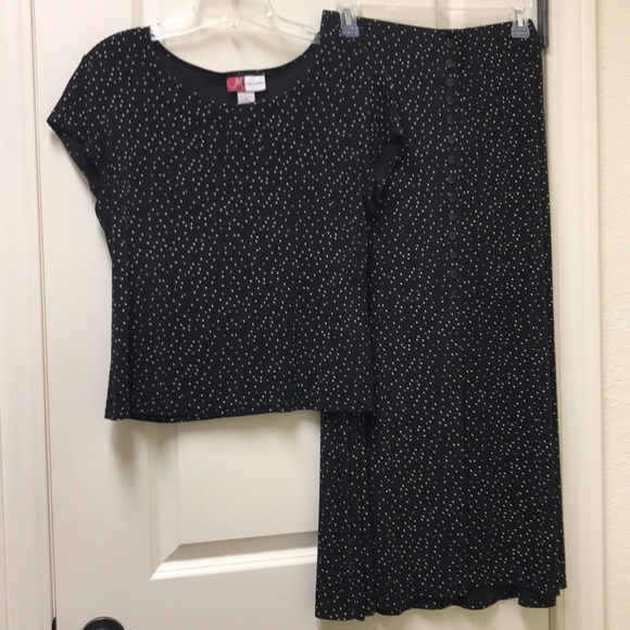 JM Collection Dresses & Skirts - JM Collection petite skirt and top Med/Lg